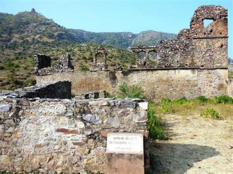 Bhangarh Fort Haunted Stories and Incidents - Holidify