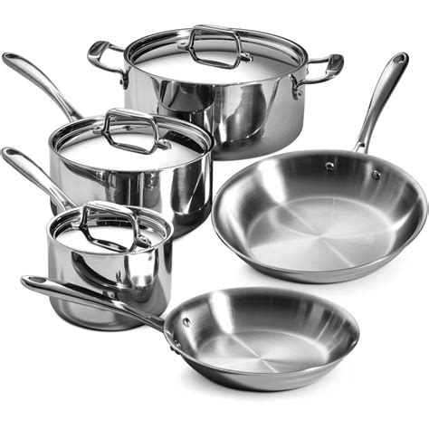 Advantages and Disadvantages of Cooking With Stainless Steel Pans