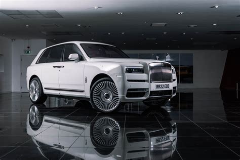 Luxury Rolls Royce Cullinan Hire | UK - Platinum Executive Travel