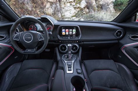 2048x1360 ... 2018 Chevy Camaro Zl1 Interior Detail View ... | Auto de ...