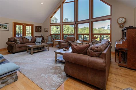 3775 Mountain Rd, Cobble Hill, BC, V9L 6N4 | 886261 | Sarah Doyle ...