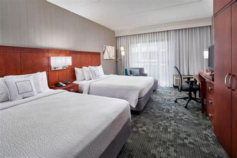 Hotels near BWI with Pool and Breakfast | Courtyard Baltimore BWI Airport