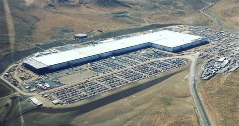 Tesla Offers 100,000 Square Feet Warehousing To Store Response Supplies