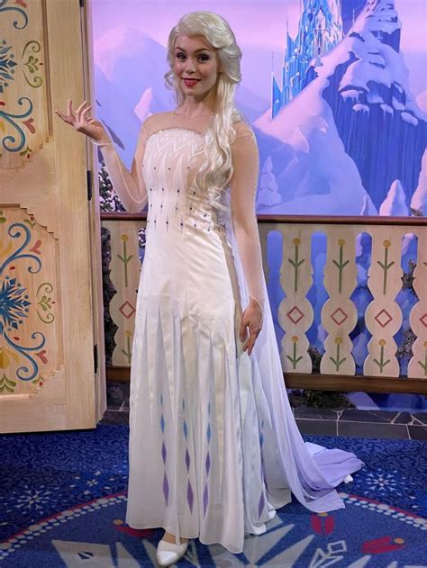 Elsa and Anna Debut New "Frozen 2" Costumes at Epcot - LaughingPlace ...