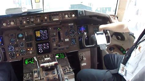 Delta Airlines Boeing 757-200 Cockpit in Atlanta - YouTube