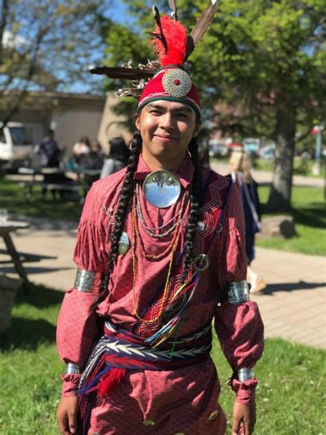 Anishinaabe man honours his ancestors by creating graduation regalia ...