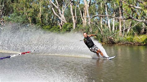 Towing Hand Signals for Water Skiers & Water skiing Safety Tips - Auski ...