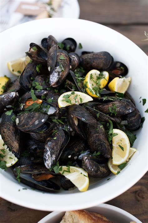 Steamed Mussels in White Wine Garlic Broth - Cooking with Cocktail ...