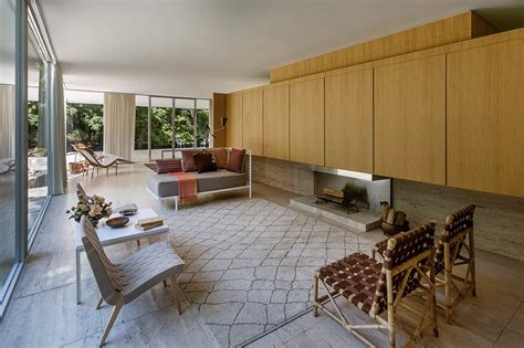 Mies’s iconic Farnsworth House goes back to its original interiors for ...