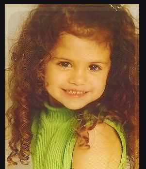 25 Selena Gomez Childhood Photos Discovered - NSF News and Magazine