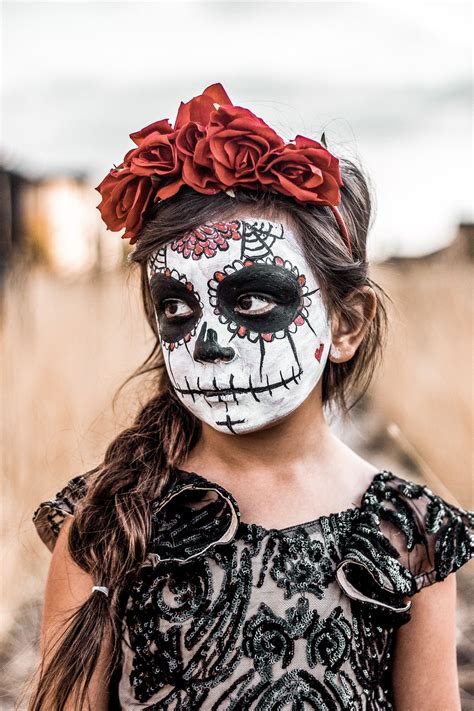 Love this dia de los muertos makeup look on hey sunny jess Halloween ...