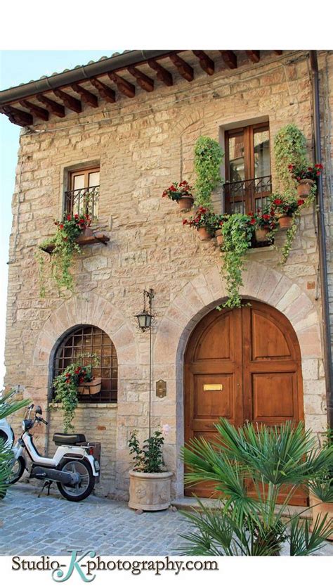 Italian house | Italian homes exterior, Tuscan house, Mediterranean homes