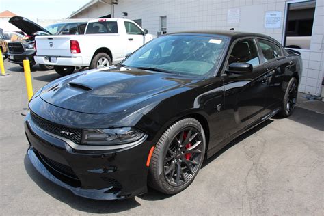 File:2015 Dodge Charger SRT Hellcat (21607570552).jpg - Wikimedia Commons