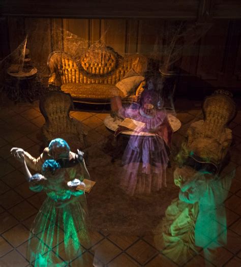 Some cool behind-the-scenes secrets of Disneyland’s Haunted Mansion ...