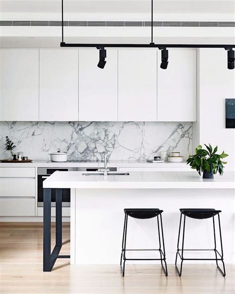 14 White Marble Kitchen Backsplash Ideas You'll Love