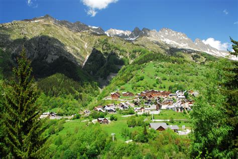 Vaujany Alpe d'Huez Summer Holidays | Peak Retreats