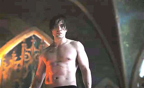 Robert Pattinson Goes Shirtless New ‘The Batman’ Trailer: Watch ...