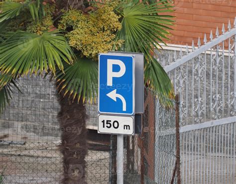 parking sign with direction arrow 11051727 Stock Photo at Vecteezy