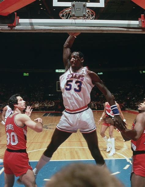 Darryl Dawkins dunks during the 76ers game against... - SI Photo Blog