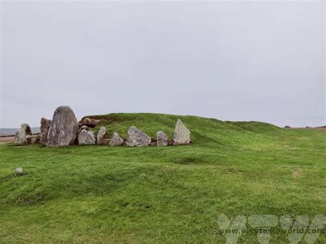 Avebury Stone Circle vs Stonehenge - Very Tasty World