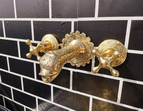 Wall Mount Bathroom Brass Faucet Bathroom Sink Faucet With Traditional ...