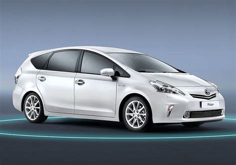 Toyota confirms UK pricing and features for seven-seat Prius+ MPV ...