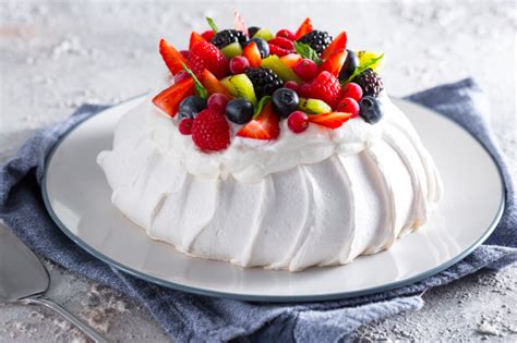 Pavlova - Italian recipes by GialloZafferano