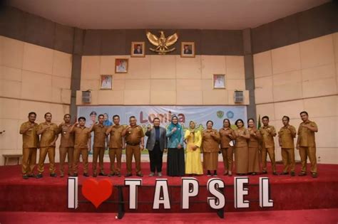 Bupati Dolly Apresiasi Berbagai Lomba Jelang HUT Tapsel - Metro Daily