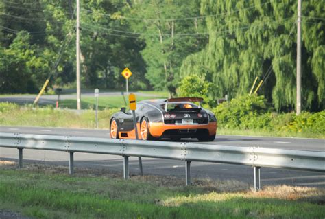 Is this Veyron Super Sport I saw a World Record Edition? : r/namethatcar