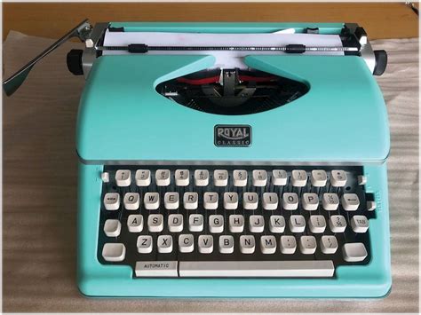 Best Buy: Royal Classic Manual Typewriter Mint 79101T