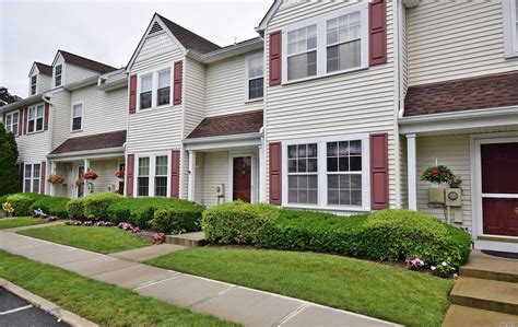 19 Stratford Grn, Farmingdale, NY - 4 Bed, 3 Bath Condo | Trulia