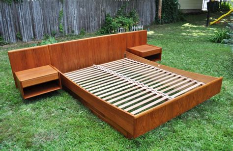 Queen Size Varnished Mahogany Wood Platform Bed Built In Twin Side ...