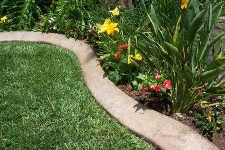 27 Beautiful Garden Edging Ideas | Remodelaholic