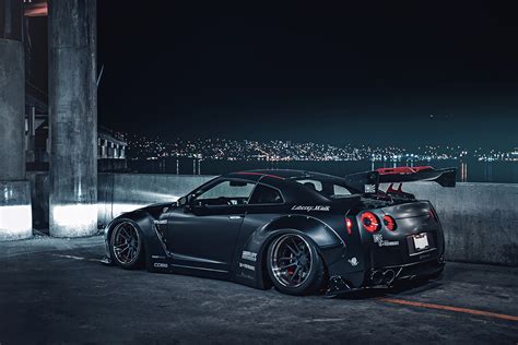 Картинка Nissan GT-R R35 Liberty Japan Sport черные Ночь 1920x1280