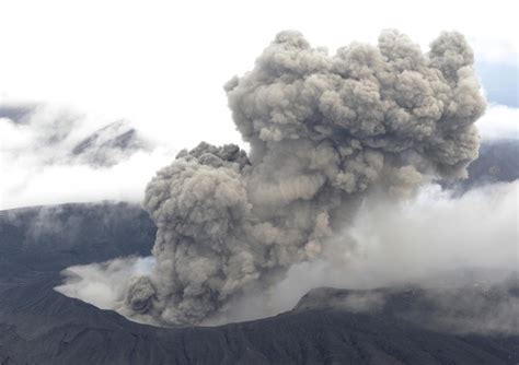 Mount Aso: Japan's Largest Active Volcano Erupts Sparking Flight Chaos ...