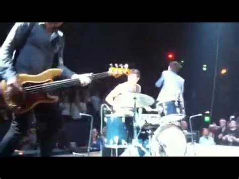 Powderfinger - Stumblin' Live - YouTube