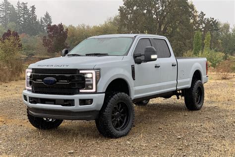 Seriously! I seriously love this color for this lifted ford #liftedford ...