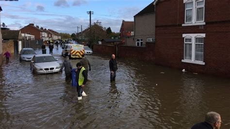 South Yorkshire flooding: Defences 'reduce impact' - BBC News