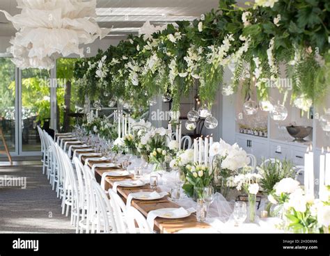 Modern and fresh floral decorations at a wedding reception, The Lake ...