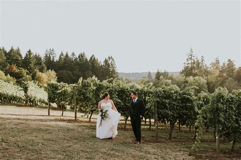 Romantic Winery Wedding in Oregon - Storyboard Wedding