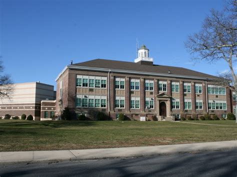 Bayport-Blue Point High School Yearbook Signing Party | Sayville, NY Patch