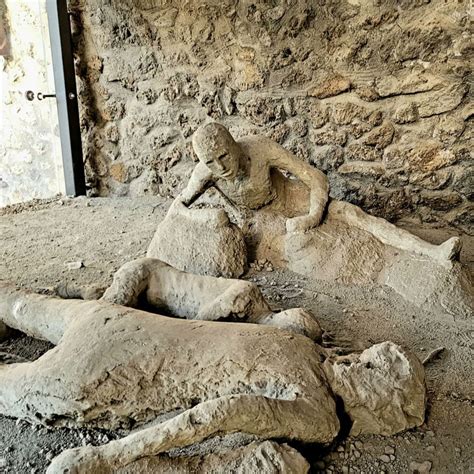 Preserved plaster casts of bodies of Pompeii inhabitants « IMPERIUM ROMANUM