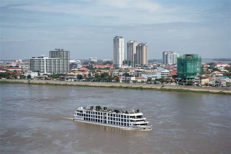 CAMBODIA PHNOM PENH TONLE SAP RIVER CRUISE Editorial Photo - Image of ...