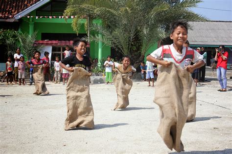 22+ Lomba Balap Karung, Motif Masa Kini!