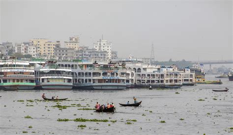 Around 300 fishermen missing as Cyclone Midhili hits Bangladesh - EFE ...