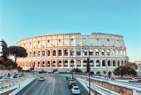 The Colosseum, the largest amphitheater in the world - The Key to Rome