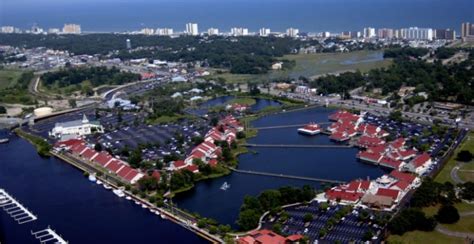 Barefoot Landing Shopping And Entertainment Center - Pawleys Island