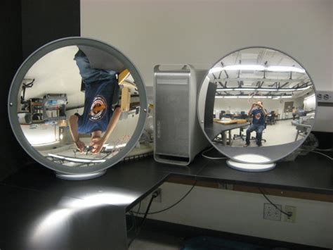 Concave/Convex Mirrors | Swarthmore Physics Demonstrations