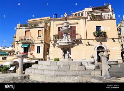 Fountain, Piazza Duomo, Taormina City, Sicily Island, Italy, Europe ...