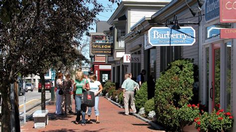 Freeport Shopping Daytrip - Downeaster Travel Packages to Maine, Boston ...